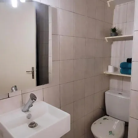 B Aux Pieds Des Thermes Апартаменты